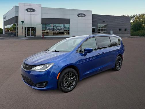 Ocean Blue Metallic 2020 Chrysler Pacifica Launch Edition