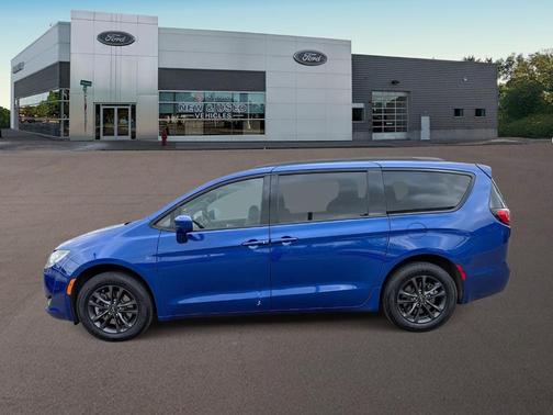 Ocean Blue Metallic 2020 Chrysler Pacifica Launch Edition