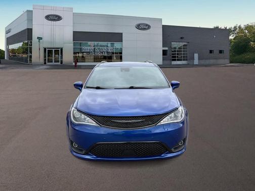 Ocean Blue Metallic 2020 Chrysler Pacifica Launch Edition