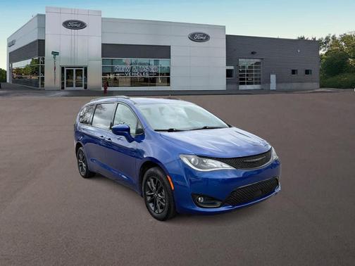 Ocean Blue Metallic 2020 Chrysler Pacifica Launch Edition