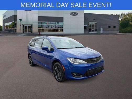 Ocean Blue Metallic 2020 Chrysler Pacifica Launch Edition