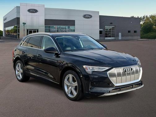 2019 Audi e-tron Premium Plus