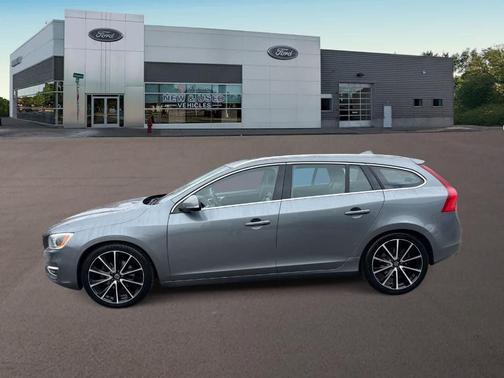 2016 Volvo V60 T5 Platinum