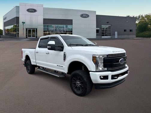 Oxford White 2017 Ford F-250 Lariat