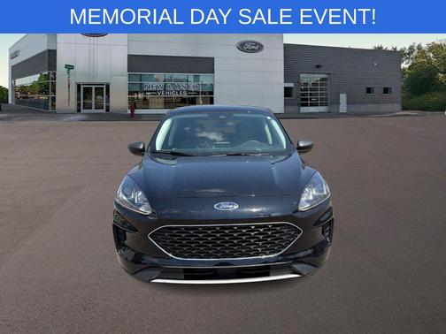 Black Metallic 2022 Ford Escape SE