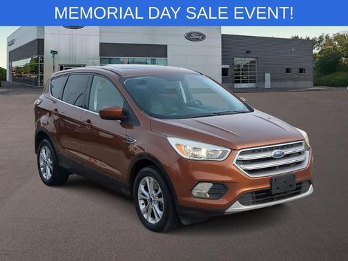 Canyon Ridge Metallic 2017 Ford Escape SE