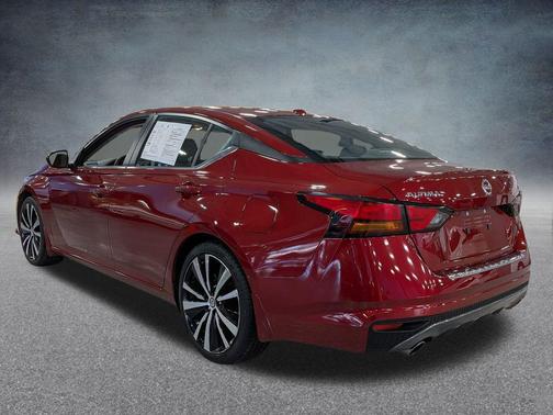 2022 Nissan Altima SR FWD
