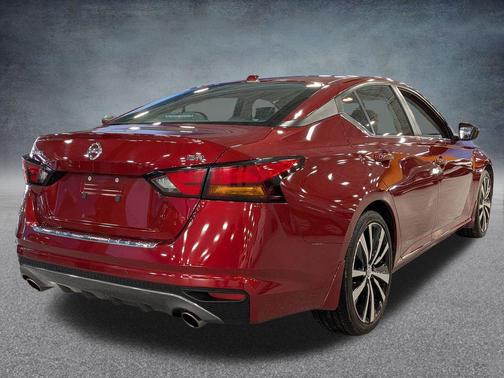 2022 Nissan Altima SR FWD