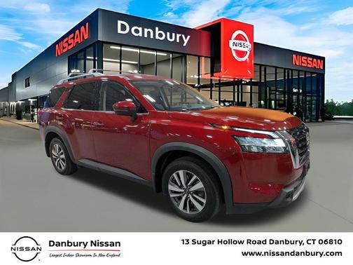 Scarlet Ember 2024 Nissan Pathfinder SL 4WD