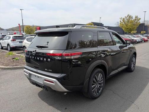 2025 Nissan Pathfinder SL 4WD