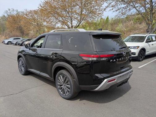 2025 Nissan Pathfinder SL 4WD
