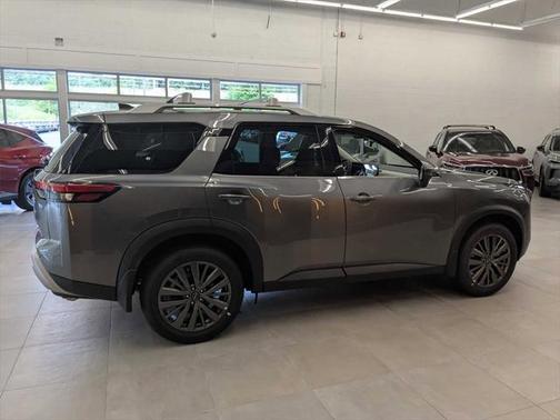 2025 Nissan Pathfinder SL 4WD