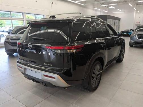 2025 Nissan Pathfinder SL 4WD