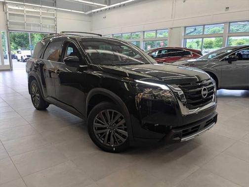 2025 Nissan Pathfinder SL 4WD