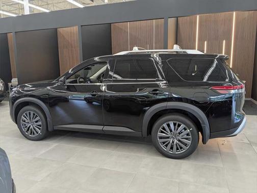 2025 Nissan Pathfinder SL 4WD