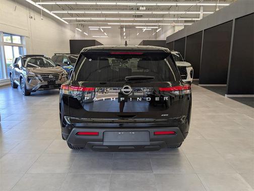 2025 Nissan Pathfinder S 4WD