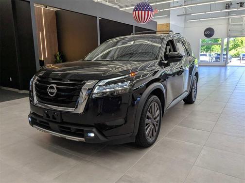 2023 Nissan Pathfinder SL 4WD
