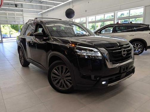 2023 Nissan Pathfinder SL 4WD