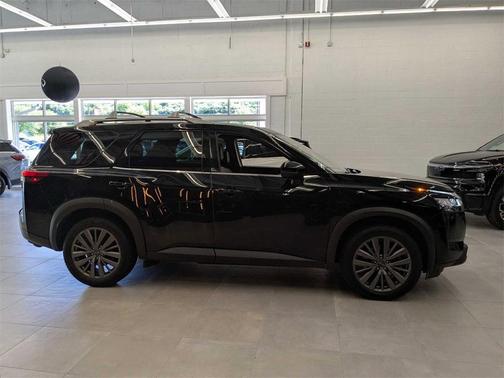2023 Nissan Pathfinder SL 4WD