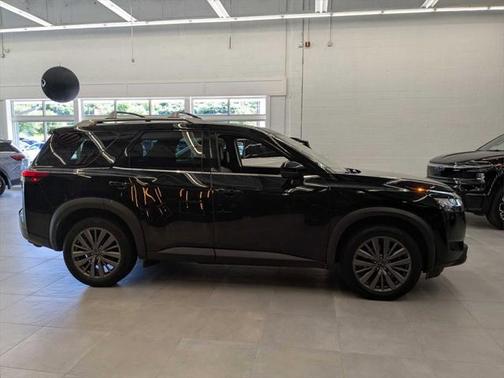 2023 Nissan Pathfinder SL 4WD