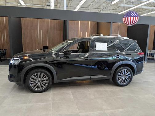 2023 Nissan Pathfinder SL 4WD