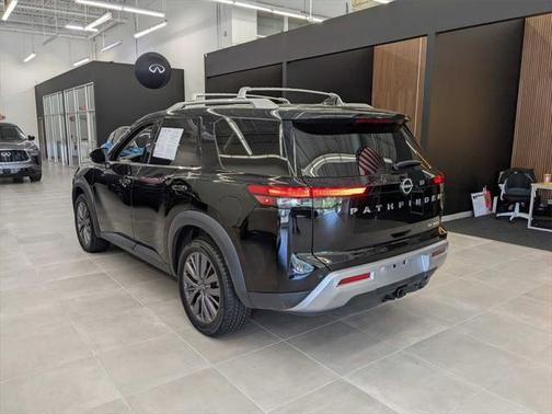 2023 Nissan Pathfinder SL 4WD