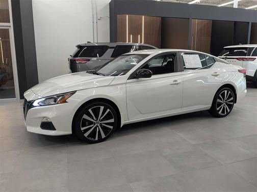 2022 Nissan Altima SR Intelligent AWD