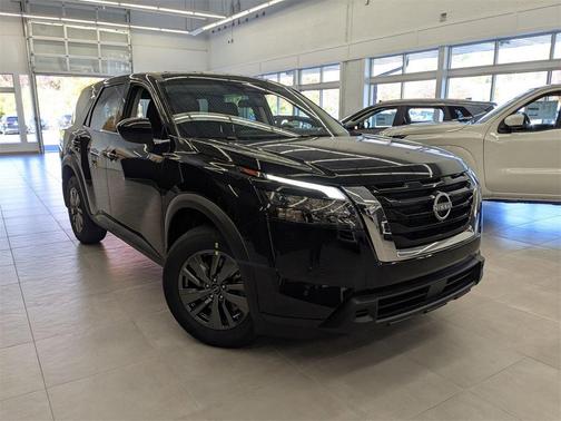 2025 Nissan Pathfinder S 4WD