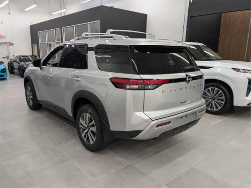 2025 Nissan Pathfinder SL 4WD