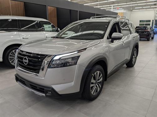 2025 Nissan Pathfinder SL 4WD