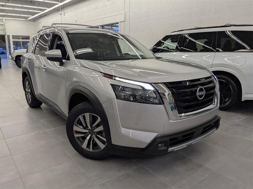 2025 Nissan Pathfinder SL 4WD