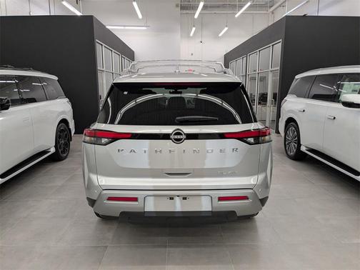 2025 Nissan Pathfinder SL 4WD