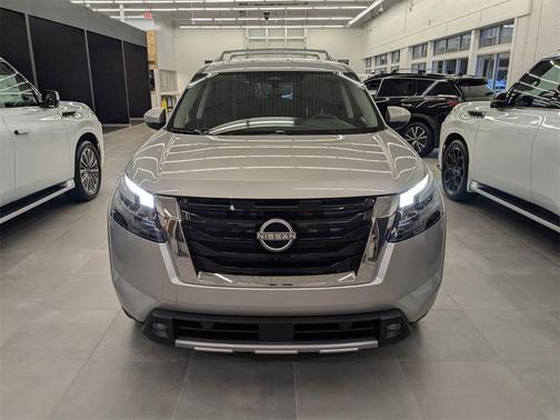 2025 Nissan Pathfinder SL 4WD