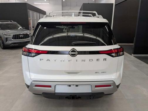 2025 Nissan Pathfinder SL 4WD