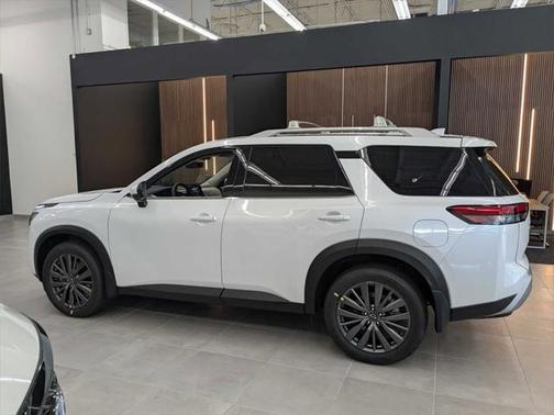2025 Nissan Pathfinder SL 4WD