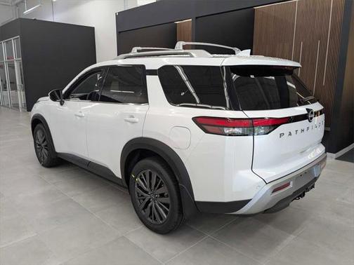 2025 Nissan Pathfinder SL 4WD