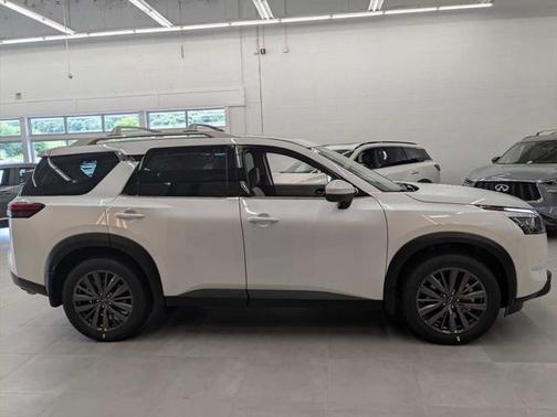 2025 Nissan Pathfinder SL 4WD