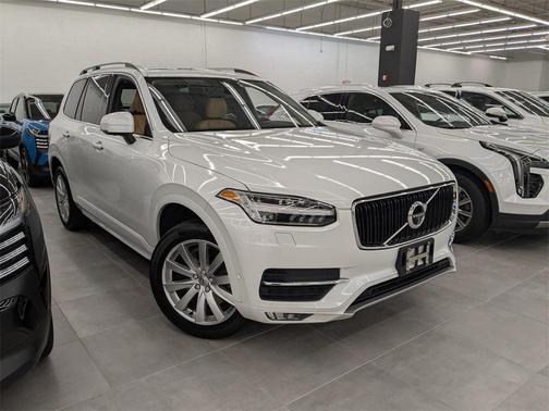 2016 Volvo XC90 T6 Momentum