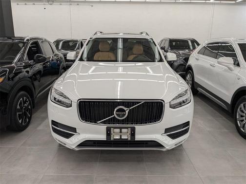2016 Volvo XC90 T6 Momentum