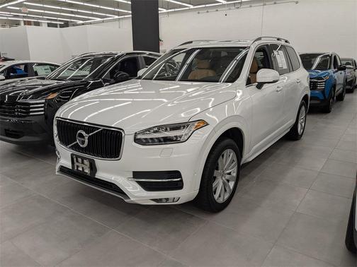 2016 Volvo XC90 T6 Momentum