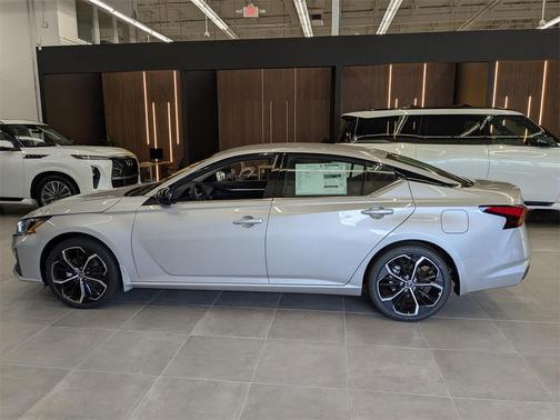 2025 Nissan Altima SR FWD