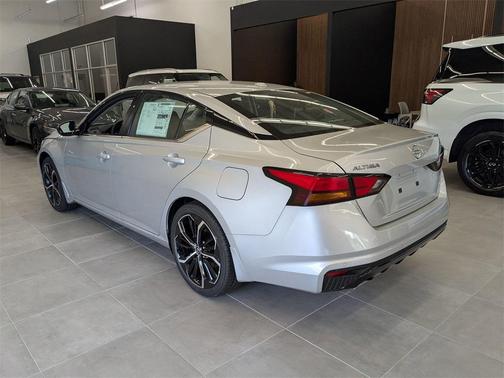 2025 Nissan Altima SR FWD