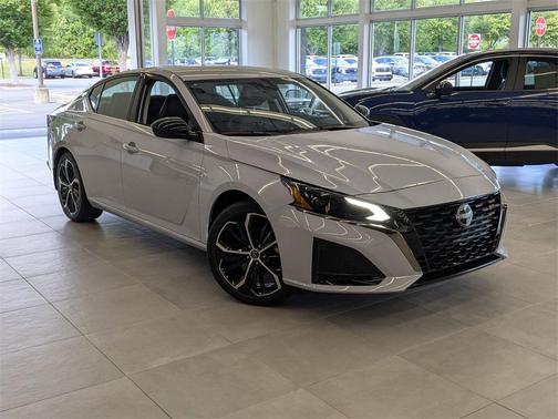 2025 Nissan Altima SR FWD