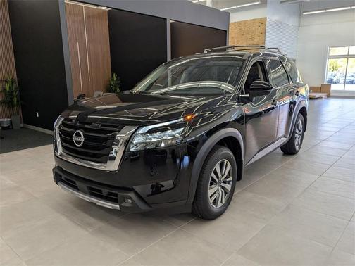 2025 Nissan Pathfinder SL 4WD
