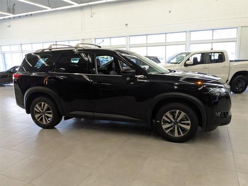 2025 Nissan Pathfinder SL 4WD
