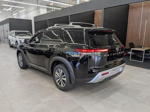 2025 Nissan Pathfinder SL 4WD