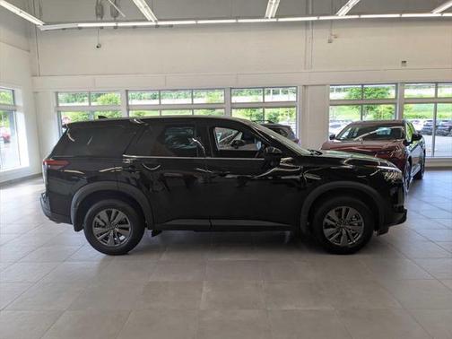 2025 Nissan Pathfinder S 4WD