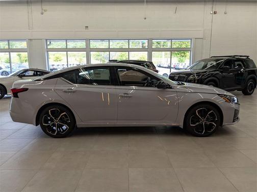 2025 Nissan Altima SR FWD