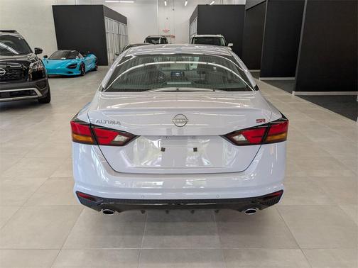 2025 Nissan Altima SR FWD