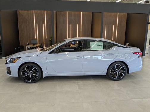 2025 Nissan Altima SR FWD
